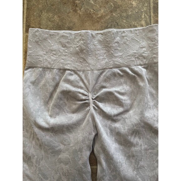 Gymshark Adapt Animal Seamless Cycling Shorts Butterfly Grey Size Medium - Picture 7 of 8